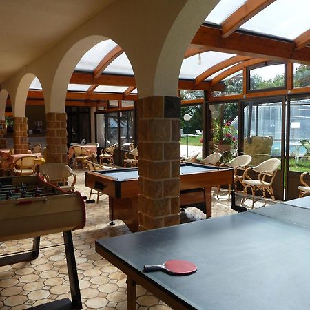 Hotel Logis La Rose Des Vents Volvic Esterno foto
