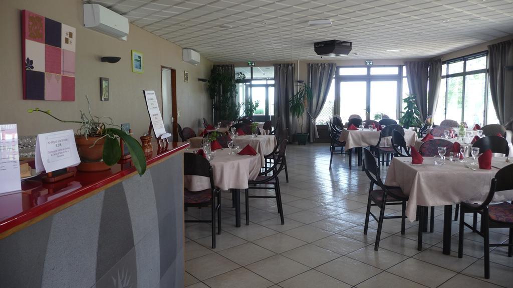Hotel Logis La Rose Des Vents Volvic Esterno foto