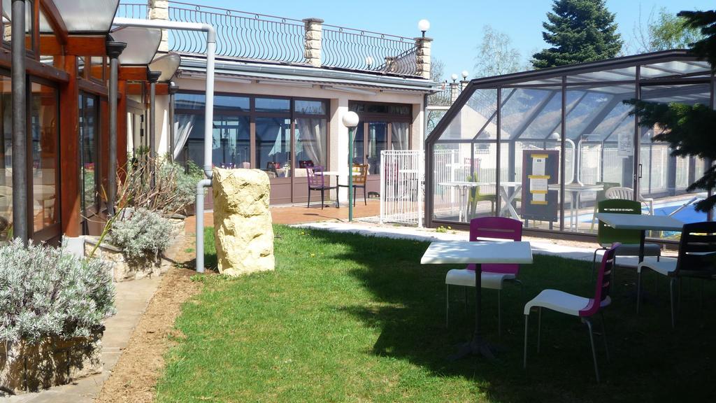 Hotel Logis La Rose Des Vents Volvic Esterno foto