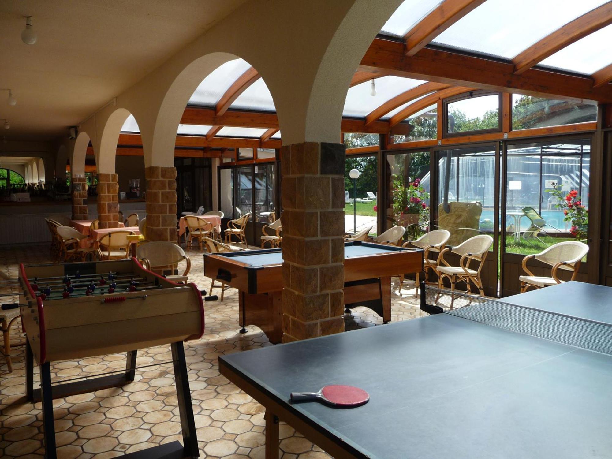 Hotel Logis La Rose Des Vents Volvic Esterno foto