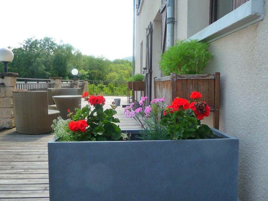Hotel Logis La Rose Des Vents Volvic Esterno foto