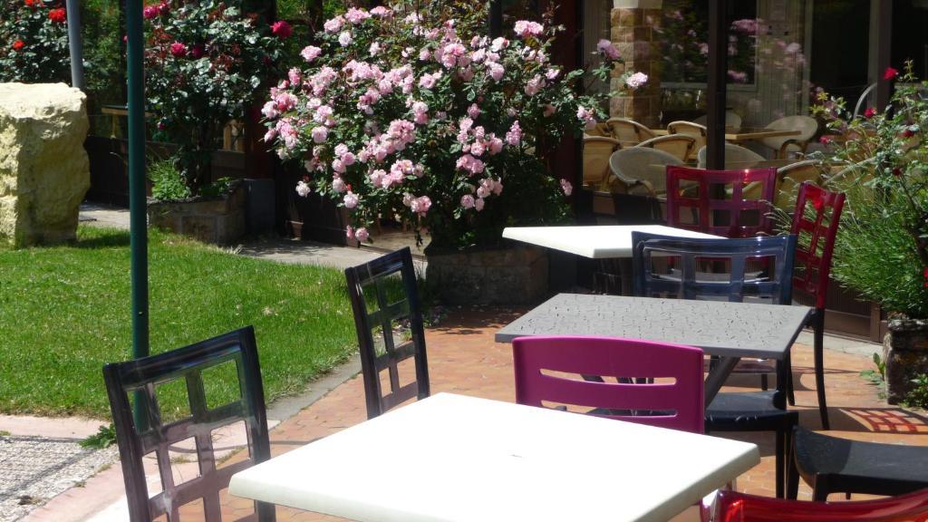 Hotel Logis La Rose Des Vents Volvic Esterno foto