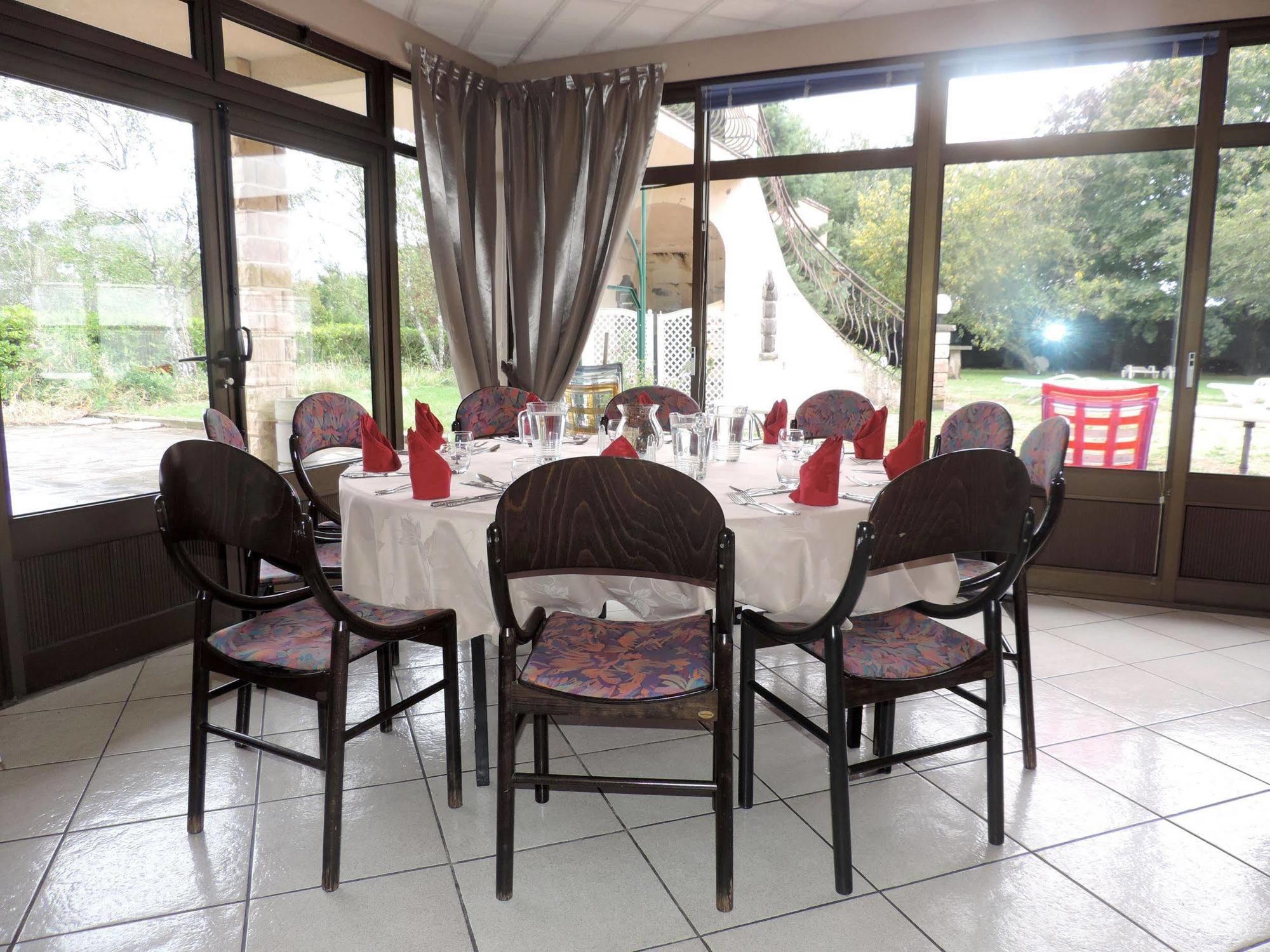 Hotel Logis La Rose Des Vents Volvic Esterno foto