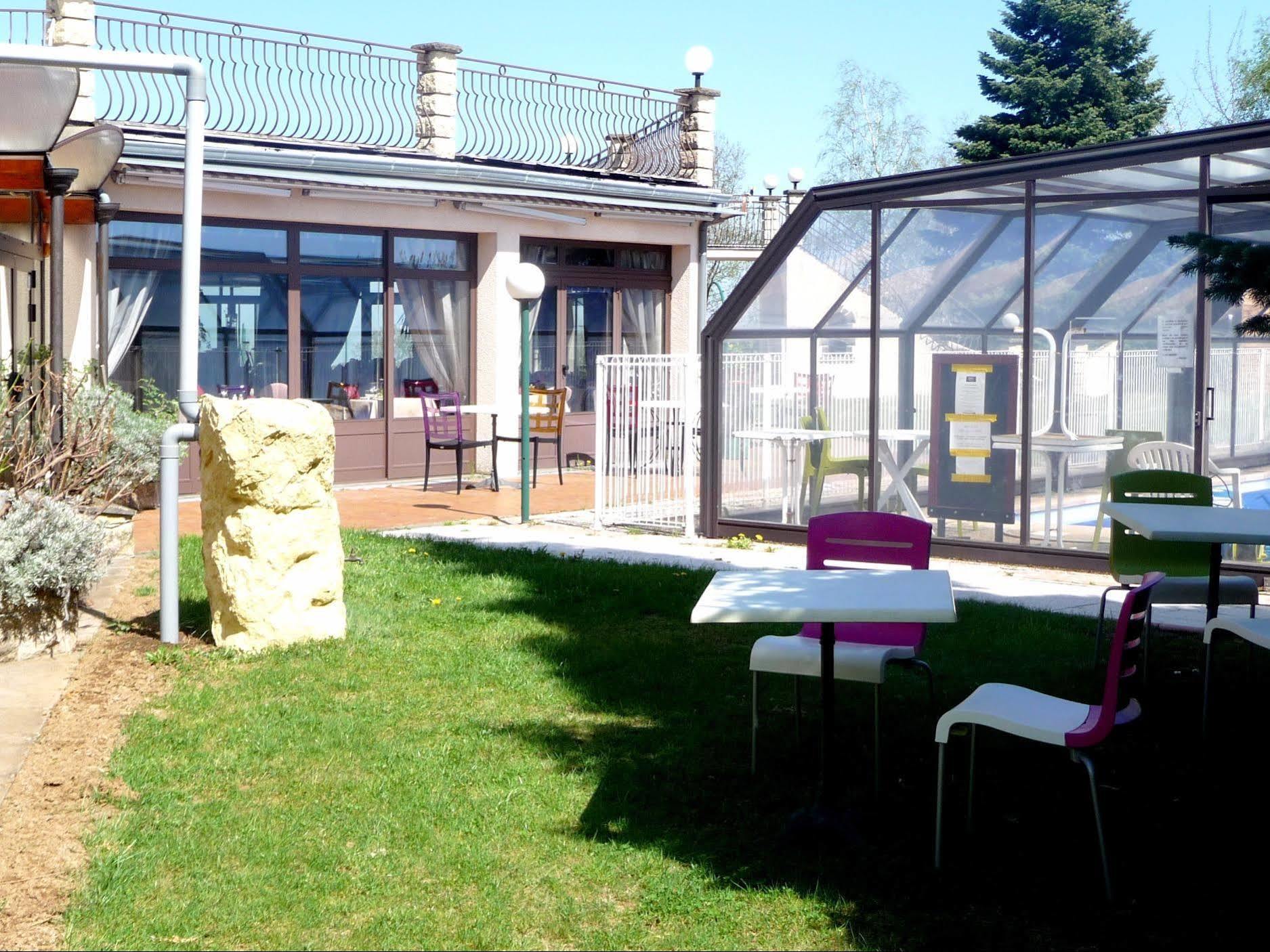 Hotel Logis La Rose Des Vents Volvic Esterno foto
