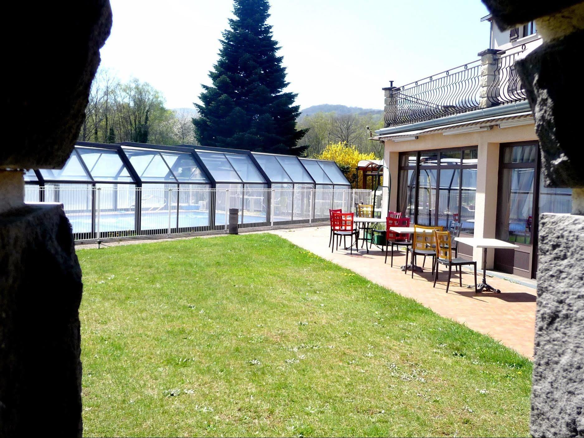 Hotel Logis La Rose Des Vents Volvic Esterno foto