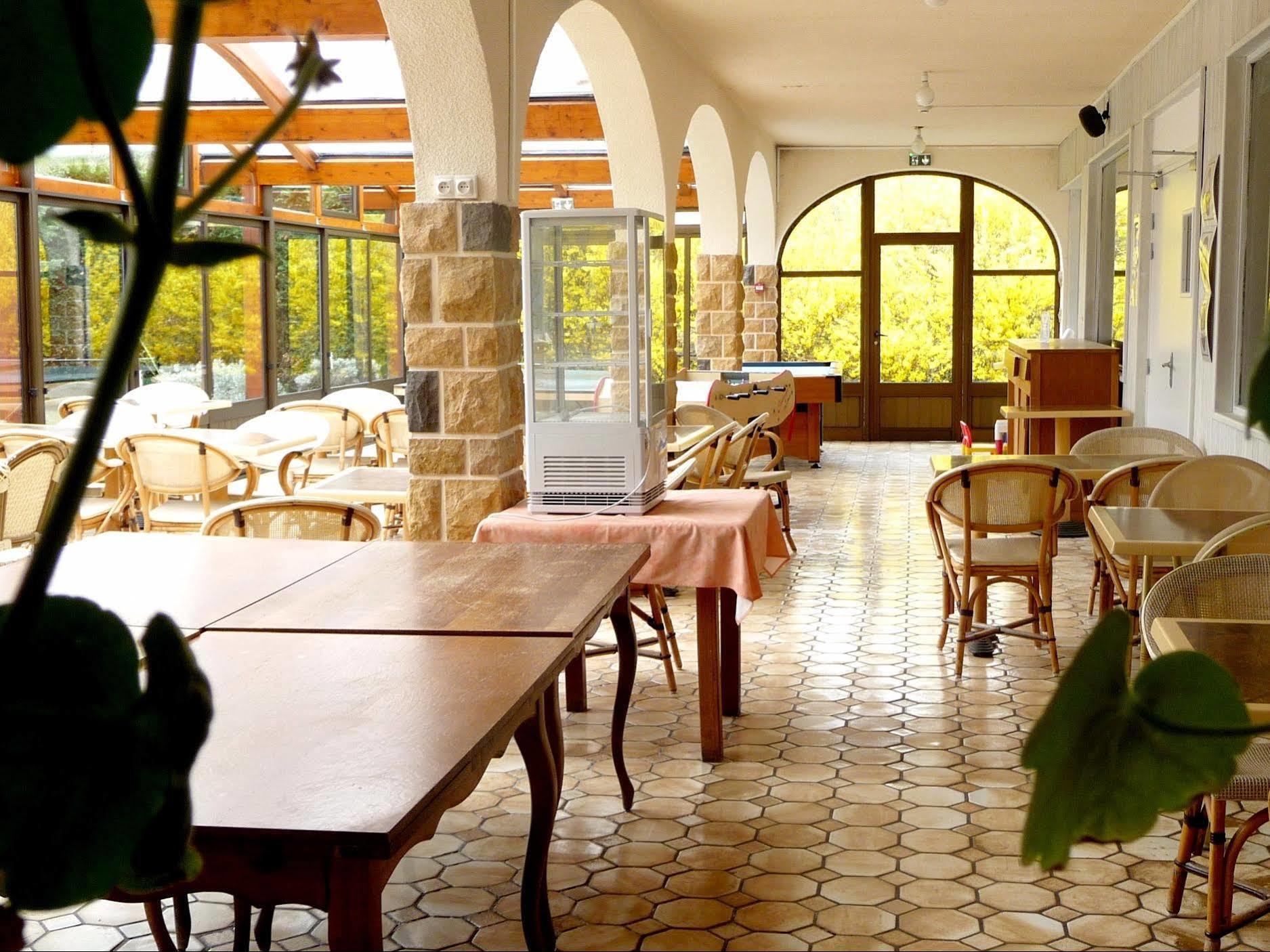 Hotel Logis La Rose Des Vents Volvic Esterno foto