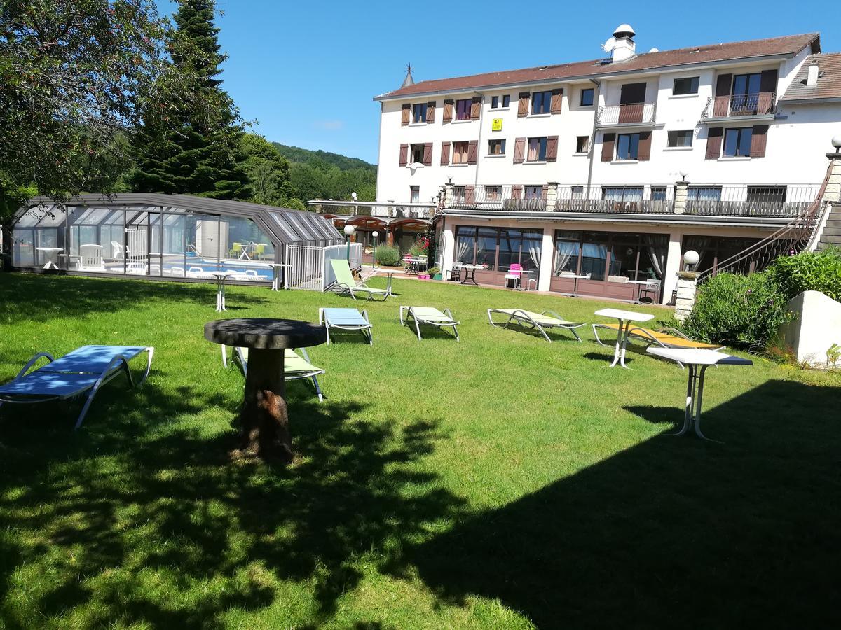 Hotel Logis La Rose Des Vents Volvic Esterno foto