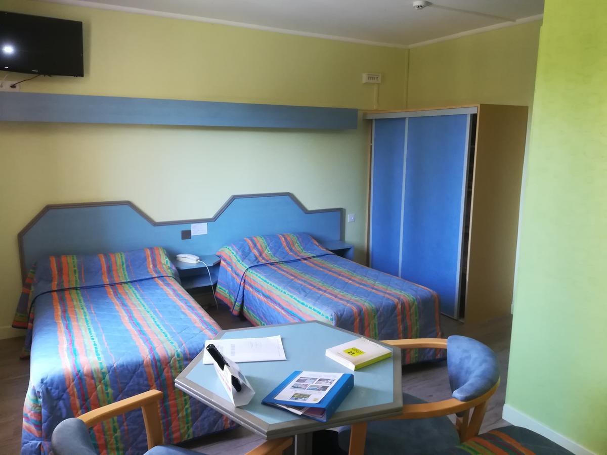 Hotel Logis La Rose Des Vents Volvic Esterno foto