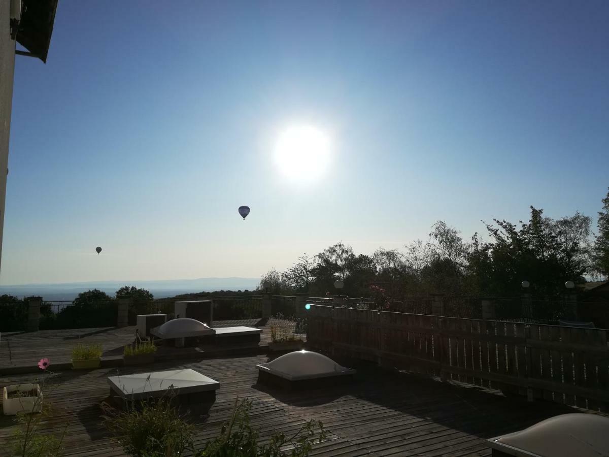 Hotel Logis La Rose Des Vents Volvic Esterno foto