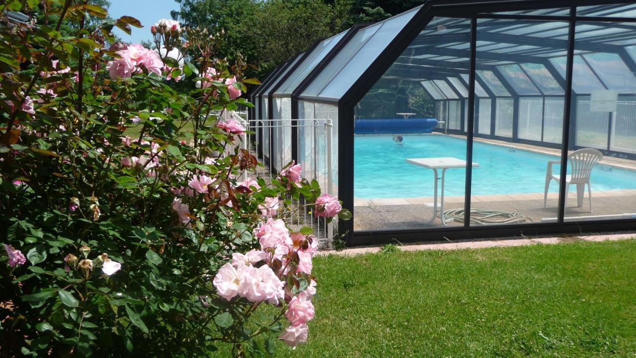 Hotel Logis La Rose Des Vents Volvic Esterno foto